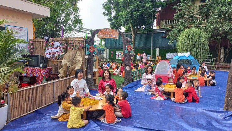 Xây dựng ngôi trường luôn tỏa sáng trong sự nghiệp "trồng người" trên quê hương Nam Phù- Ảnh 1.