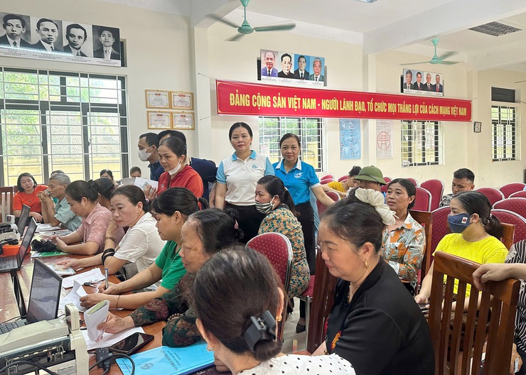 MTTQ và các tổ chức chính trị xã hội xã Quốc Oai tổ chức thành công phiên giao dịch đầu tiên của Ngân hàng Chính sách xã hội sau khi thành lập chính quyền địa phương hai cấp- Ảnh 1.