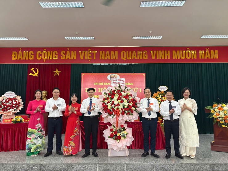 TIN VỀ ĐẠI HỘI CHI BỘ BAN XÂY DỰNG ĐẢNG ĐẢNG BỘ PHƯỜNG ĐÔNG NGẠC LẦN THỨ I, NHIỆM KỲ 2025 – 2030.- Ảnh 2.