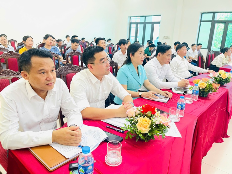 Xã Yên Bài tổ chức lễ phát động phong trào thi đua và cuộc thi " Xây dưng và giữ gìn thôn, xóm, ngõ sáng - xanh - sạch -  đẹp - an toàn trên địa bàn xã.- Ảnh 2.