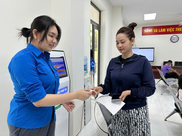 TUỔI TRẺ PHƯỜNG ĐẠI MỖ XUNG KÍCH TÌNH NGUYỆN HỖ TRỢ VẬN HÀNH MÔ HÌNH CHÍNH QUYỀN ĐỊA PHƯƠNG 2 CẤP- Ảnh 2.