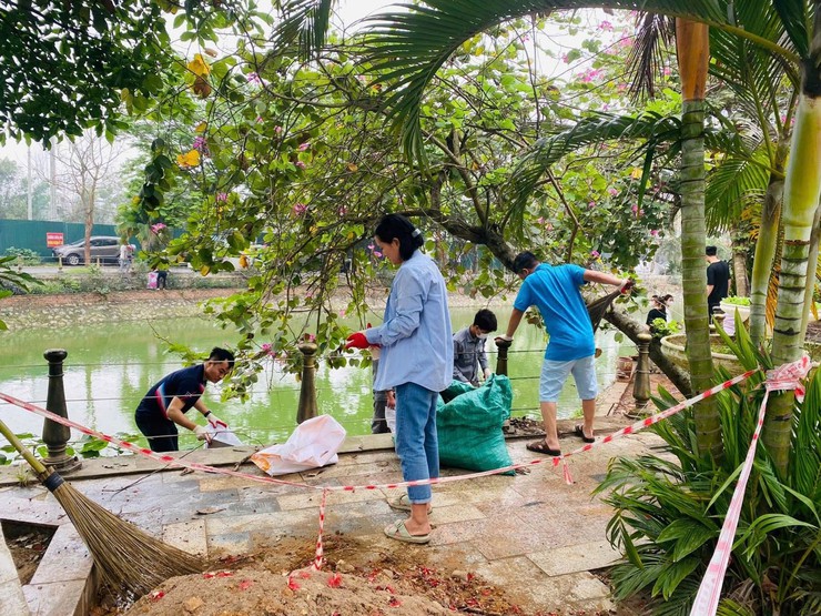 Phụ nữ Đại Mỗ tích cực ra quân tổng vệ sinh môi trường chào mừng Phường mới thành lập- Ảnh 2.