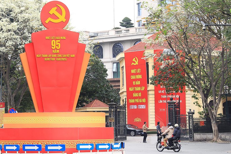 Công bố toàn văn dự thảo Báo cáo chính trị Đại hội đại biểu lần thứ XVIII Đảng bộ thành phố Hà Nội để lấy ý kiến đóng góp- Ảnh 1.