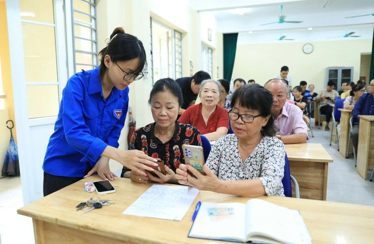Chuyển đổi số trong các cơ quan Đảng TP. Hà Nội:
Chủ động nhận diện "điểm nghẽn", kịp thời điều chỉnh, hoàn thiện- Ảnh 1.
