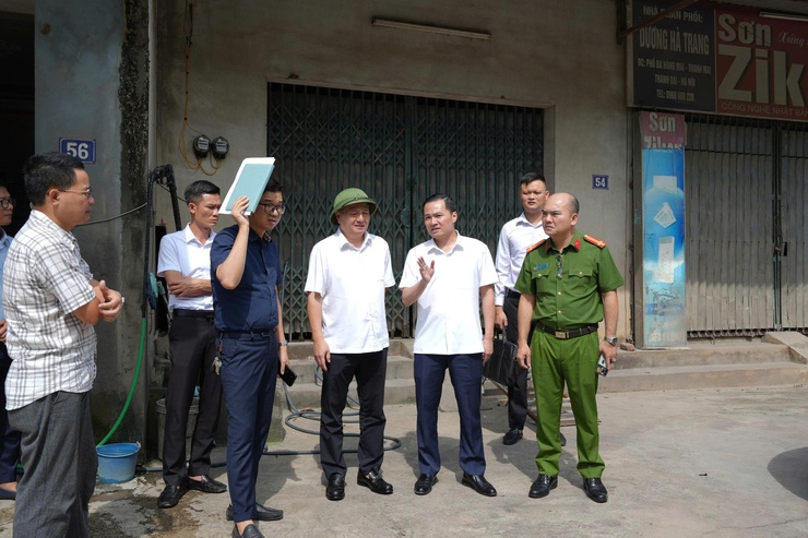 Lãnh đạo xã Thanh Oai kiểm tra và đôn đốc tiến độ công tác giải phóng mặt bằng các dự án đầu tư công- Ảnh 1.