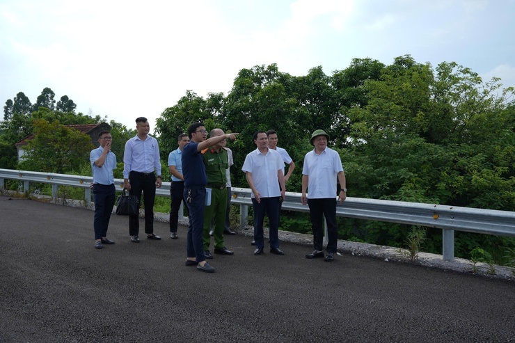 Lãnh đạo xã Thanh Oai kiểm tra và đôn đốc tiến độ công tác giải phóng mặt bằng các dự án đầu tư công- Ảnh 2.