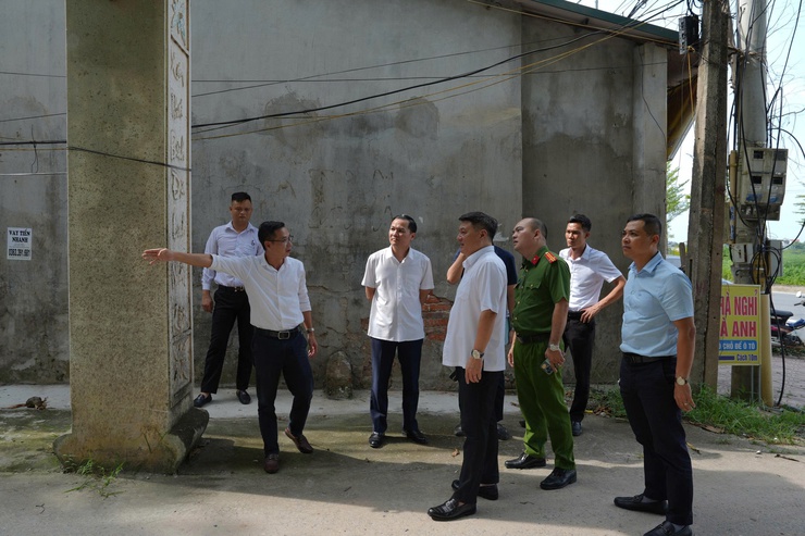 Lãnh đạo xã Thanh Oai kiểm tra và đôn đốc tiến độ công tác giải phóng mặt bằng các dự án đầu tư công- Ảnh 4.