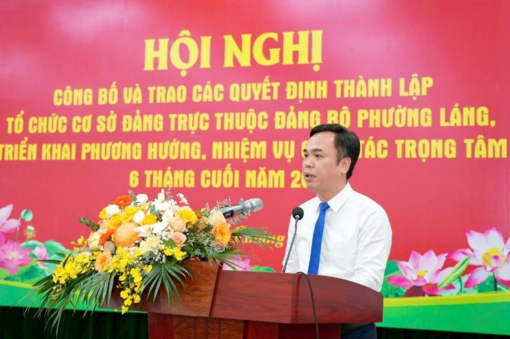 PHƯỜNG LÁNG CÔNG BỐ CÁC QUYẾT ĐỊNH THÀNH LẬP TỔ CHỨC CƠ SỞ ĐẢNG- Ảnh 1.
