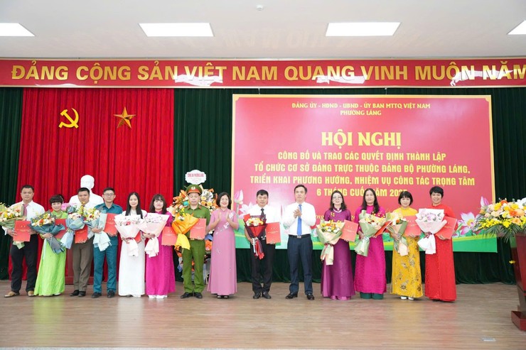 PHƯỜNG LÁNG CÔNG BỐ CÁC QUYẾT ĐỊNH THÀNH LẬP TỔ CHỨC CƠ SỞ ĐẢNG- Ảnh 4.