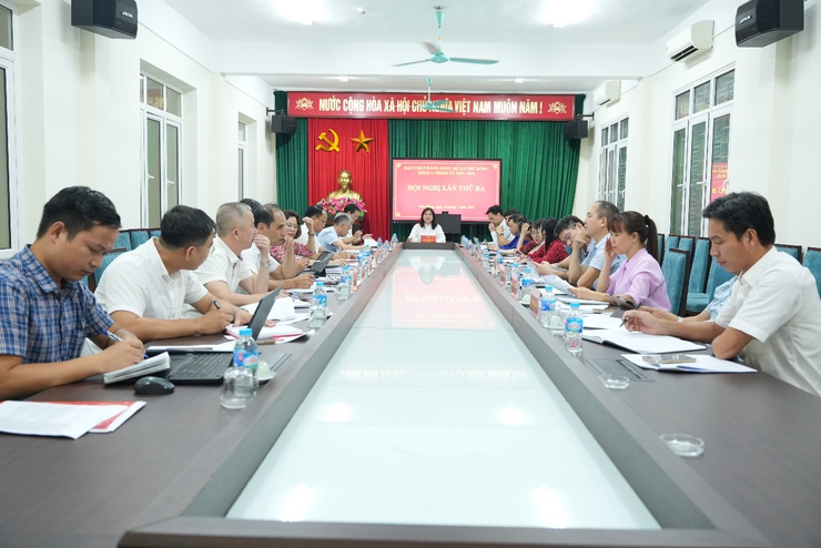 Phù Đổng thảo luận, góp ý vào Dự thảo báo cáo chính trị trình Đại hội Đảng bộ xã.- Ảnh 1.