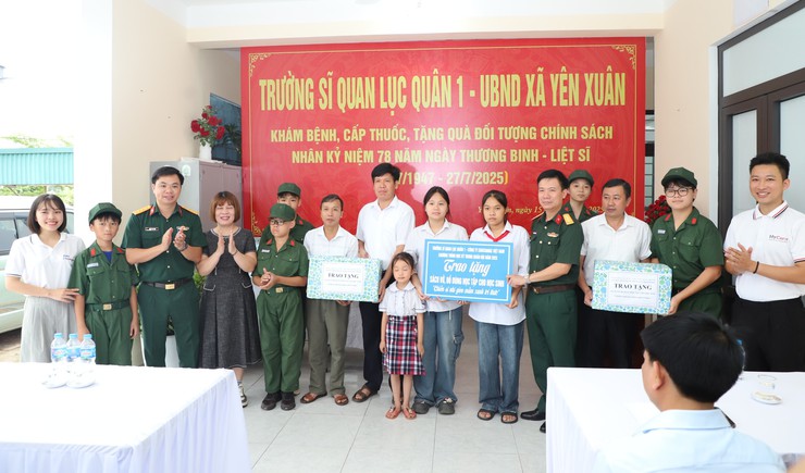  Trường Sĩ quan Lục quân 1 tổ chức khám bệnh, cấp thuốc, tặng quà cho đối tượng chính sách tại xã Yên Xuân ⭐️- Ảnh 8.