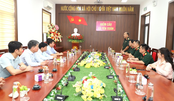  Trường Sĩ quan Lục quân 1 tổ chức khám bệnh, cấp thuốc, tặng quà cho đối tượng chính sách tại xã Yên Xuân ⭐️- Ảnh 1.