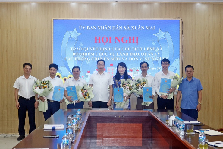 UBND xã Xuân Mai tổ chức trao Quyết định bổ nhiệm chức vụ lãnh đạo quản lý các phòng, ban chuyên môn và đơn vị sự nghiệp thuộc UBND xã- Ảnh 2.