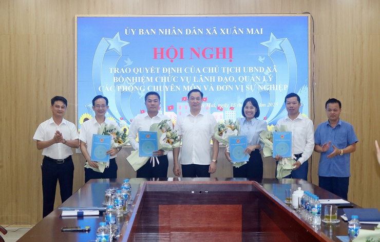UBND xã Xuân Mai tổ chức trao Quyết định bổ nhiệm chức vụ lãnh đạo quản lý các phòng, ban chuyên môn và đơn vị sự nghiệp thuộc UBND xã- Ảnh 3.