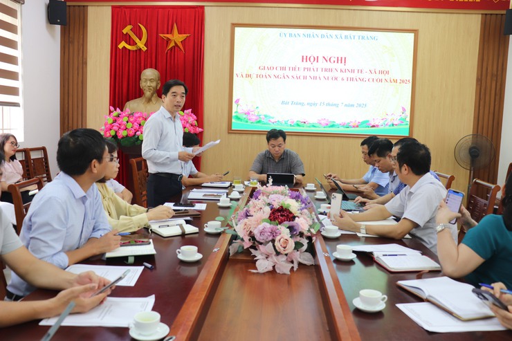Bát Tràng giao chỉ tiêu phát triển kinh tế - xã hội và dự toán ngân sách nhà nước 6 tháng cuối năm 2025- Ảnh 1.