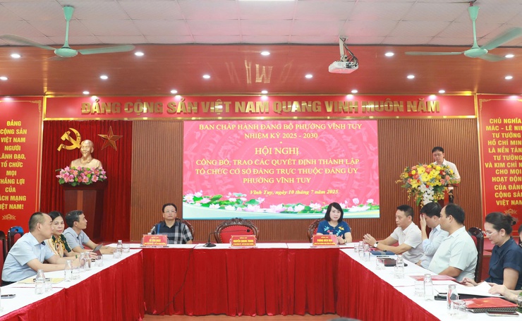 Đảng ủy Phường Vĩnh Tuy công bố quyết định thành lập tổ chức cơ sở Đảng- Ảnh 1.