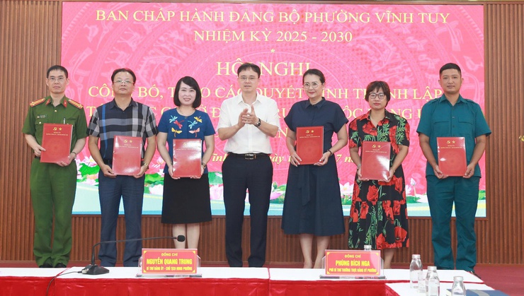 Đảng ủy Phường Vĩnh Tuy công bố quyết định thành lập tổ chức cơ sở Đảng- Ảnh 2.