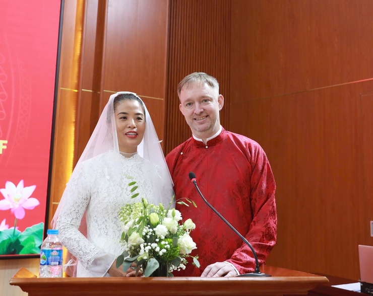 PHƯỜNG VĨNH HƯNG TỔ CHỨC LỄ TRAO QUYẾT ĐỊNH NGƯỜI CÓ YẾU TỐ NƯỚC NGOÀI- Ảnh 1.