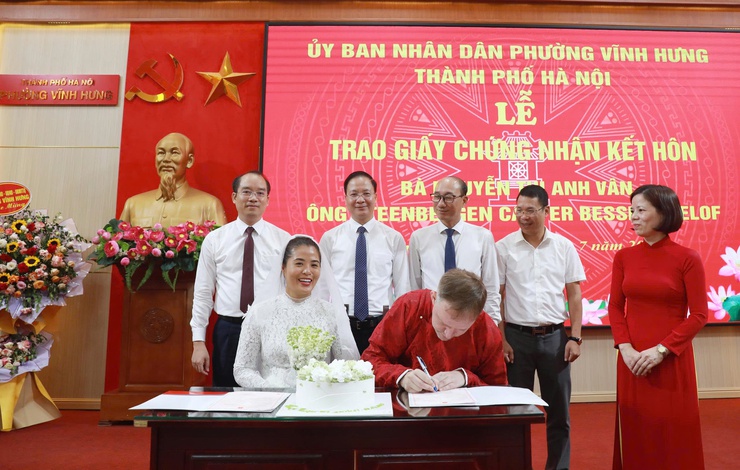 PHƯỜNG VĨNH HƯNG TỔ CHỨC LỄ TRAO QUYẾT ĐỊNH NGƯỜI CÓ YẾU TỐ NƯỚC NGOÀI- Ảnh 3.