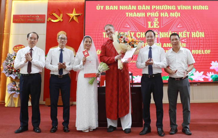 PHƯỜNG VĨNH HƯNG TỔ CHỨC LỄ TRAO QUYẾT ĐỊNH NGƯỜI CÓ YẾU TỐ NƯỚC NGOÀI- Ảnh 4.