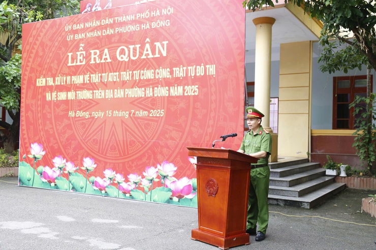 Phường Hà Đông tổ chức lễ ra quân kiểm tra, xử lý vi phạm, bảo đảm trật tự ATGT, TTCC, TTĐT và vệ sinh môi trường trên địa bàn phường năm 2025- Ảnh 3.