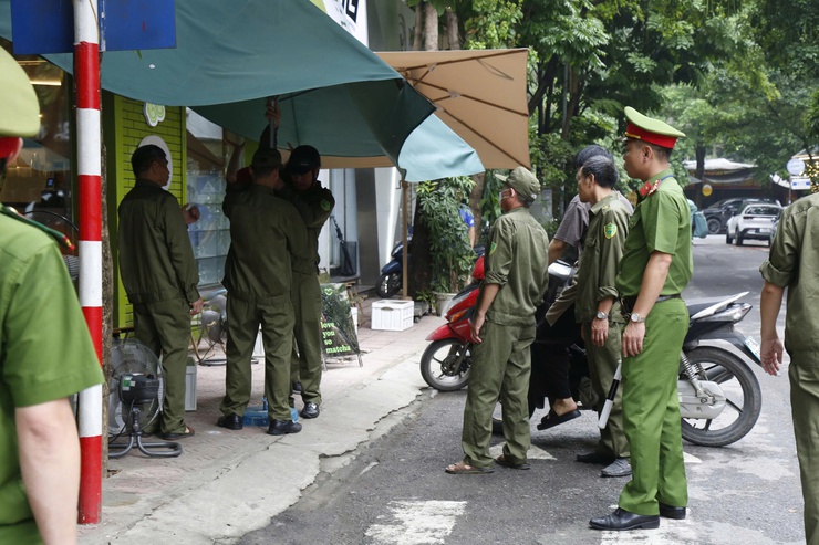 Phường Hà Đông tổ chức lễ ra quân kiểm tra, xử lý vi phạm, bảo đảm trật tự ATGT, TTCC, TTĐT và vệ sinh môi trường trên địa bàn phường năm 2025- Ảnh 8.