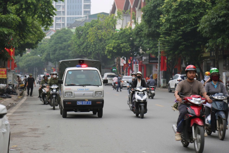 Phường Hà Đông tổ chức lễ ra quân kiểm tra, xử lý vi phạm, bảo đảm trật tự ATGT, TTCC, TTĐT và vệ sinh môi trường trên địa bàn phường năm 2025- Ảnh 10.