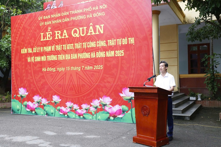 Phường Hà Đông tổ chức lễ ra quân kiểm tra, xử lý vi phạm, bảo đảm trật tự ATGT, TTCC, TTĐT và vệ sinh môi trường trên địa bàn phường năm 2025- Ảnh 2.