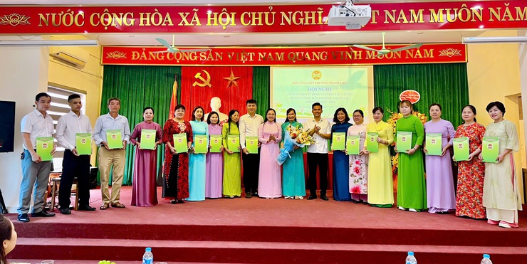 Hội Nông dân phường Thanh Liệt: Công bố quyết định về công tác cán bộ, nhiệm kỳ 2023-2028- Ảnh 1.