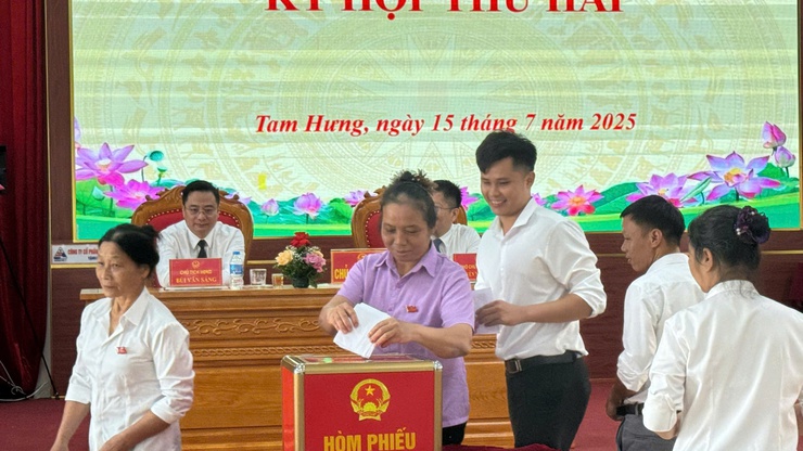Kỳ họp thứ 2 HĐND xã Tam Hưng nhiệm kỳ 2021-2026: Thiết lập cơ chế, chính sách phát triển kinh tế - xã hội- Ảnh 4.