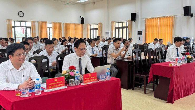 Kỳ họp thứ 2 HĐND xã Tam Hưng nhiệm kỳ 2021-2026: Thiết lập cơ chế, chính sách phát triển kinh tế - xã hội- Ảnh 2.