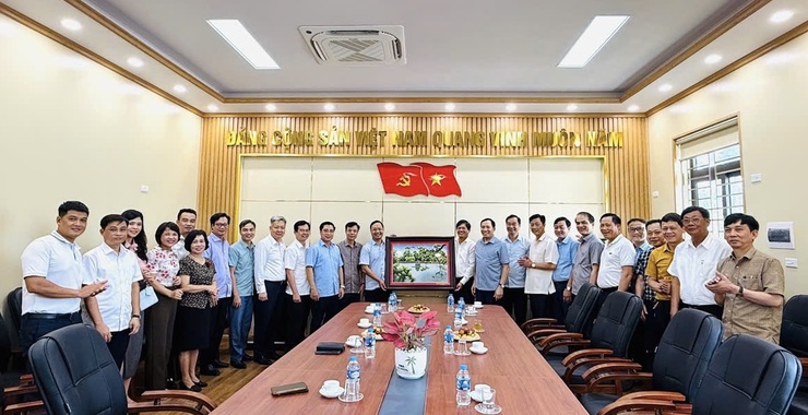 HỘI ĐỒNG HƯƠNG ỨNG HÒA THĂM VÀ TẶNG QUÀ XÃ ỨNG HÒA.- Ảnh 1.
