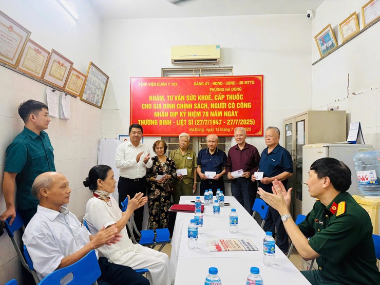 Phường Hà Đông  tổ chức khám, tư vấn sức khỏe, cấp thuốc cho 305 đối tượng chính sách trên địa bàn- Ảnh 1.