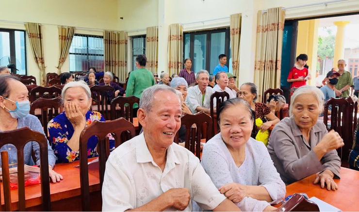 VÂN ĐÌNH, GẦN 800 NGƯỜI CAO TUỔI ĐƯỢC HỖ TRỢ LÀM THỦ TỤC HƯỞNG TRỢ CẤP HƯU TRÍ XÃ HỘI- Ảnh 2.