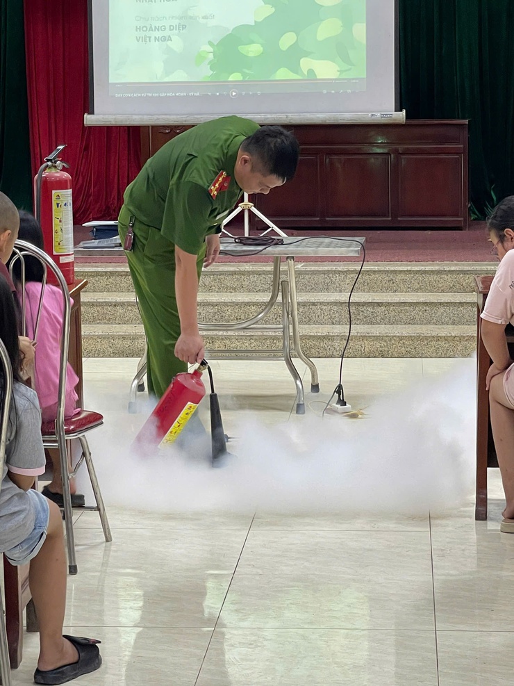 ĐOÀN XÃ BÌNH MINH TỔ CHỨC TẬP HUẤN PHÒNG CHÁY CHỮA CHÁY & PHÒNG CHỐNG ĐUỐI NƯỚC CHO ĐOÀN VIÊN, THIẾU NHI SINH HOẠT HÈ 2025- Ảnh 2.