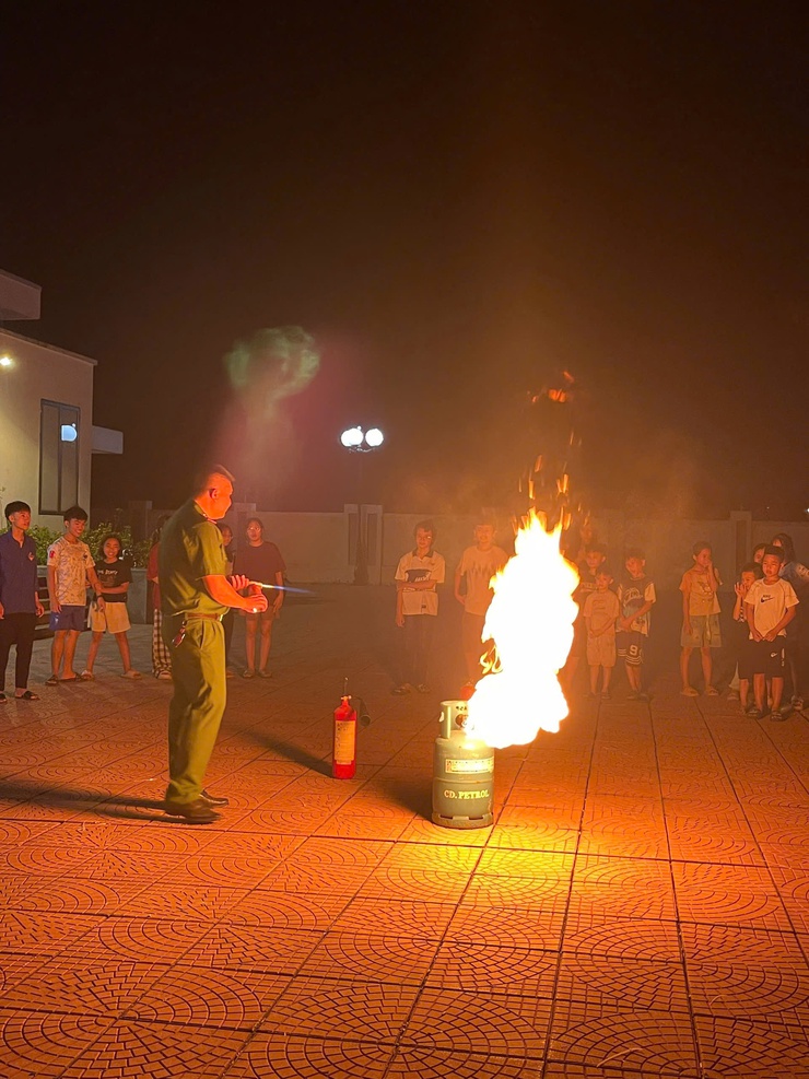 ĐOÀN XÃ BÌNH MINH TỔ CHỨC TẬP HUẤN PHÒNG CHÁY CHỮA CHÁY & PHÒNG CHỐNG ĐUỐI NƯỚC CHO ĐOÀN VIÊN, THIẾU NHI SINH HOẠT HÈ 2025- Ảnh 3.
