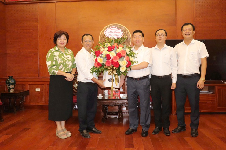 Báo Hà Nội Mới thăm và làm việc với xã Quốc Oai đẩy mạnh tuyên truyền cơ sở trước thềm Đại hội Đảng các cấp- Ảnh 1.