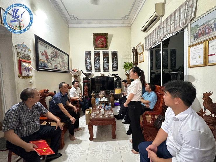 Đoàn công tác xã Thiên Lộc tổ chức thăm hỏi, tặng quà các gia đình chính sách, người có công trên địa bàn xã - Ảnh 7.