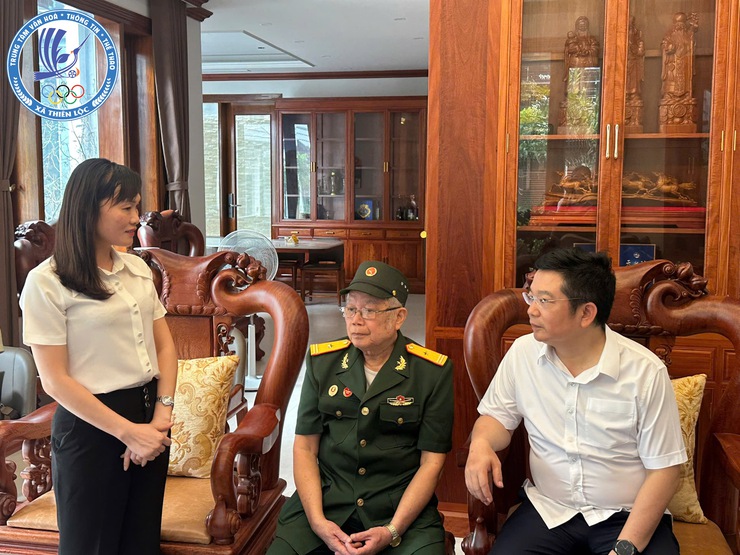 Đoàn công tác xã Thiên Lộc tổ chức thăm hỏi, tặng quà các gia đình chính sách, người có công trên địa bàn xã - Ảnh 8.