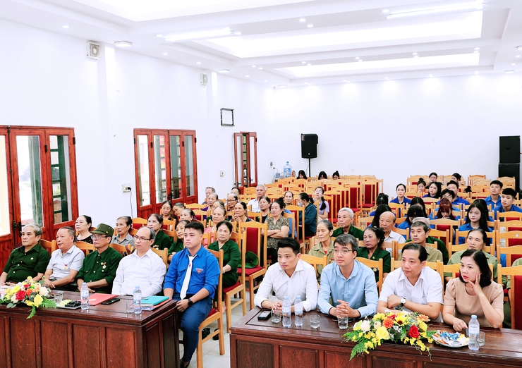 BCH Đoàn xã Thư Lâm trang trọng tổ chức Chương trình gặp mặt kỷ niệm 75 năm ngày truyền thống lực lượng TNXP Việt Nam.- Ảnh 2.