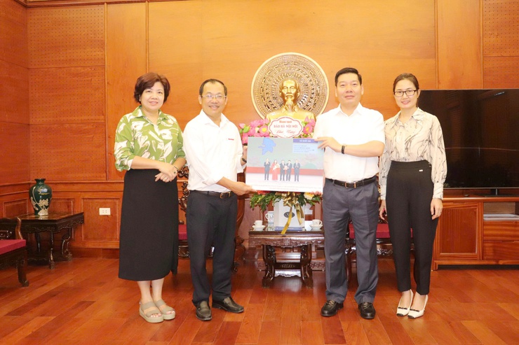 Báo Hà Nội Mới thăm và làm việc với xã Quốc Oai đẩy mạnh tuyên truyền cơ sở trước thềm Đại hội Đảng các cấp- Ảnh 3.