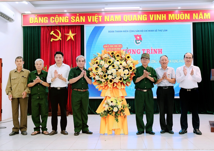 BCH Đoàn xã Thư Lâm trang trọng tổ chức Chương trình gặp mặt kỷ niệm 75 năm ngày truyền thống lực lượng TNXP Việt Nam.- Ảnh 6.