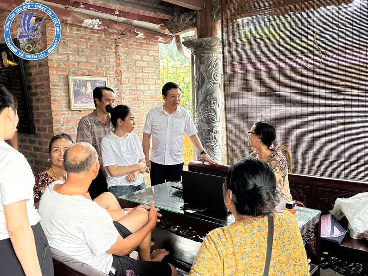 Đoàn công tác xã Thiên Lộc tổ chức thăm hỏi, tặng quà các gia đình chính sách, người có công trên địa bàn xã - Ảnh 2.