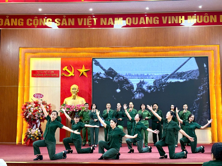 Phường Vĩnh Hưng tổ chức kỷ niệm 75 năm Ngày truyền thống Thanh niên xung phong Việt Nam (15/7/1950-15/7/2025)- Ảnh 1.