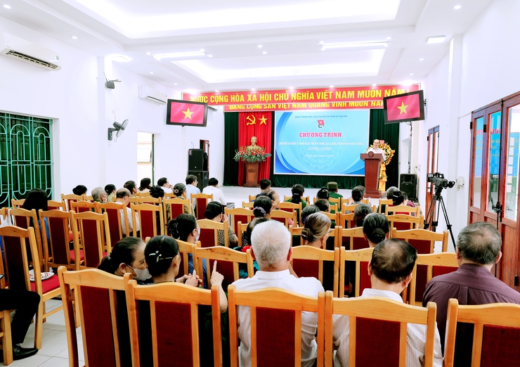 BCH Đoàn xã Thư Lâm trang trọng tổ chức Chương trình gặp mặt kỷ niệm 75 năm ngày truyền thống lực lượng TNXP Việt Nam.- Ảnh 4.