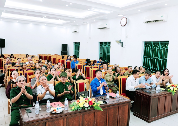 BCH Đoàn xã Thư Lâm trang trọng tổ chức Chương trình gặp mặt kỷ niệm 75 năm ngày truyền thống lực lượng TNXP Việt Nam.- Ảnh 5.