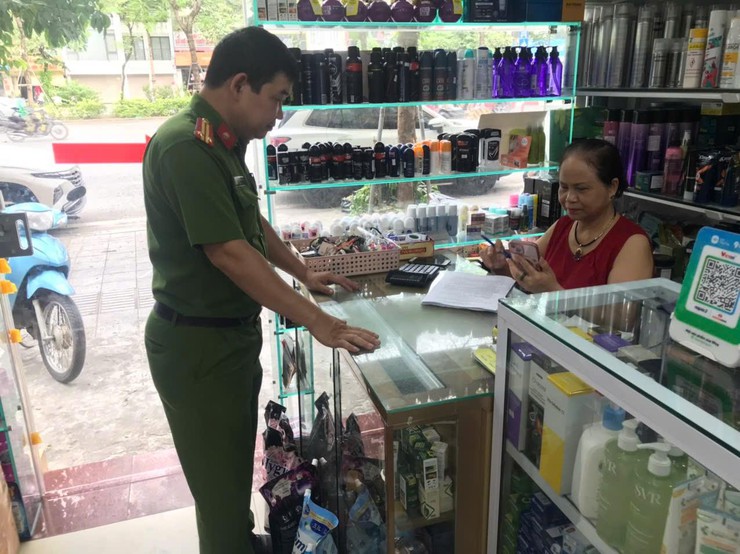 Công an phường Đống Đa: Tuyên truyền, hướng dẫn đảm bảo an toàn PCCC và CNCH sau sáp nhập địa giới hành chính- Ảnh 1.