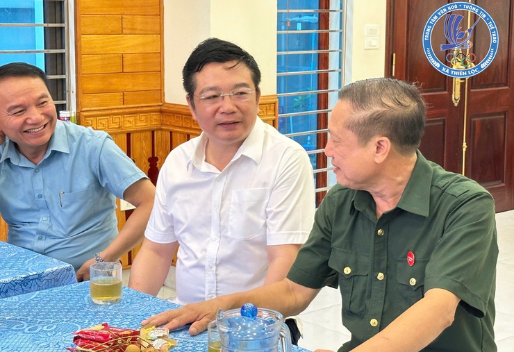 Đoàn công tác xã Thiên Lộc tổ chức thăm hỏi, tặng quà các gia đình chính sách, người có công trên địa bàn xã - Ảnh 5.