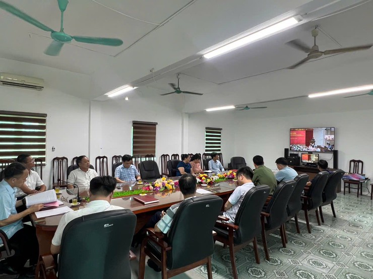 HỘI NGHỊ TRỰC TUYẾN ĐÁNH GIÁ VIỆC TRIỂN KHAI MÔ HÌNH CHÍNH QUYỀN ĐỊA PHƯƠNG HAI CẤP TRÊN ĐỊA BÀN THÀNH PHỐ- Ảnh 3.