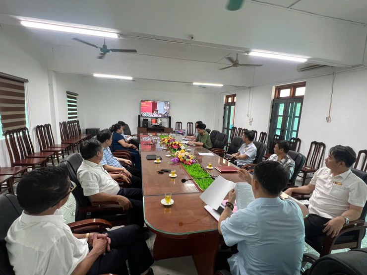 HỘI NGHỊ TRỰC TUYẾN ĐÁNH GIÁ VIỆC TRIỂN KHAI MÔ HÌNH CHÍNH QUYỀN ĐỊA PHƯƠNG HAI CẤP TRÊN ĐỊA BÀN THÀNH PHỐ- Ảnh 1.